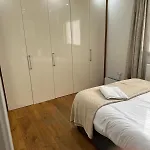 Oxford Street Two Bedroom Luxury Apartment